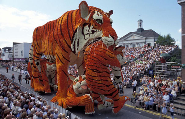 flower-sculptures-bloemencorso-netherlands-28