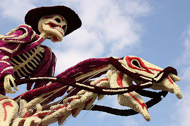 flower-sculptures-bloemencorso-netherlands-4