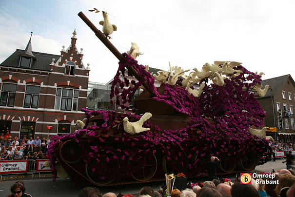 flower-sculptures-bloemencorso-netherlands-9